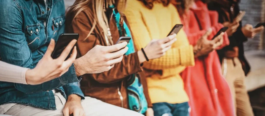 Las redes sociales han conquistado a la generación Z consolidándose como el principal impulsor de sus compras