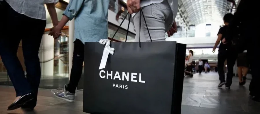 Las marcas de lujo lo saben: el crecimiento del sector no puede sostenerse únicamente con la clientela de alto poder adquisitivo