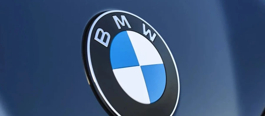 La progresión del icónico logo de BMW: razones detrás de la sutil simplificación visual y los últimos cambios