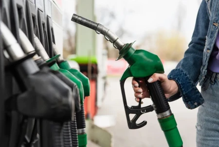 El Gobierno español impulsa una normativa restrictiva para la publicidad de hidrocarburos fósiles