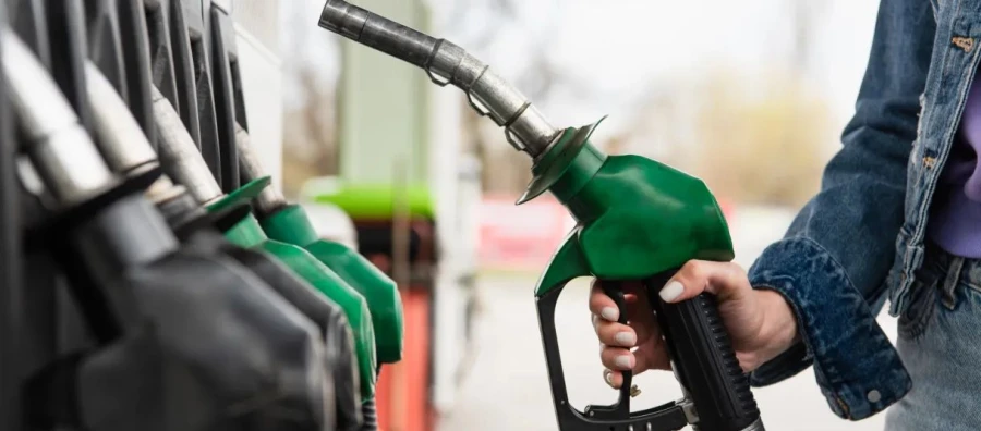 El Gobierno español impulsa una normativa restrictiva para la publicidad de hidrocarburos fósiles