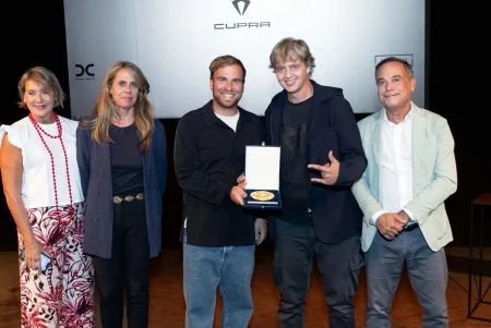 Cupra recibe el premio a la trayectoria publicitaria destacando su crecimiento imparable como marca