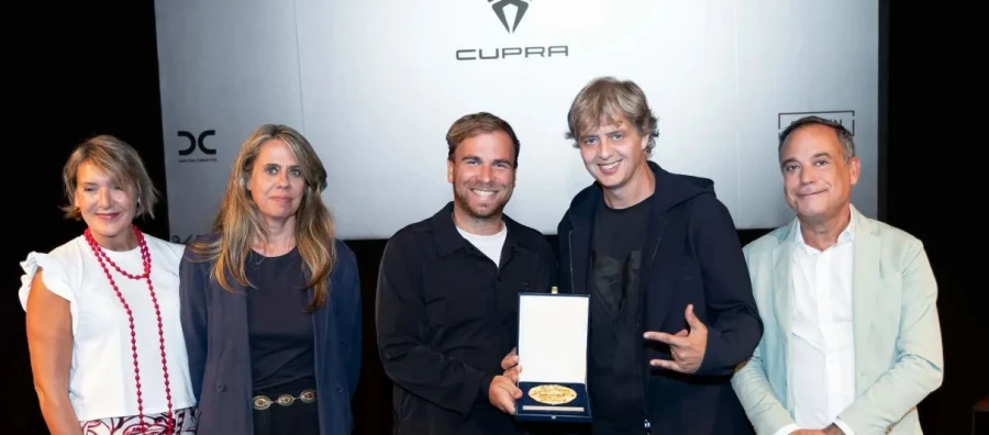 Cupra recibe el premio a la trayectoria publicitaria destacando su crecimiento imparable como marca