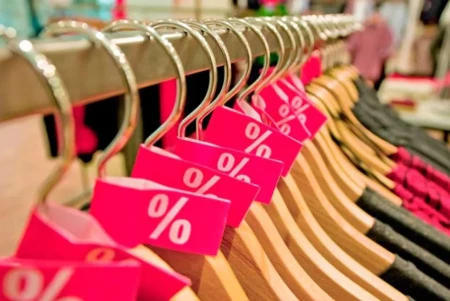 Las ofertas engañosas y falsos descuentos se están cargando la tradición de las compras en Black Friday