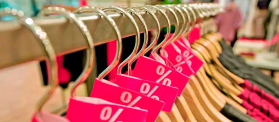 Las ofertas engañosas y falsos descuentos se están cargando la tradición de las compras en Black Friday