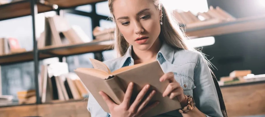 Influencers literarios: ¿La nueva fuerza detrás de los éxitos editoriales y libros más vendidos?