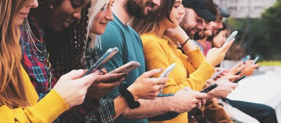 Nuevo estudio revela que actualmente, las personas ya no logran identificar los anuncios en redes sociales con la misma facilidad que solían hacerlo