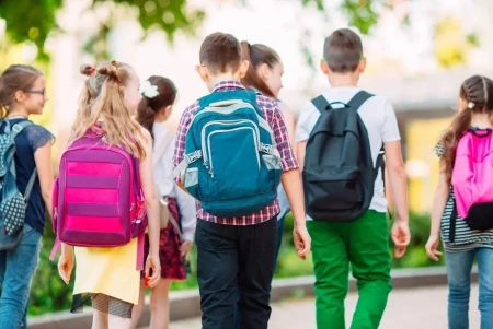 La asociación de consumidores exige responsabilidad a las empresas en su publicidad para la "vuelta al cole"