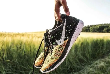 El Reino Unido da un paso al frente contra el "greenwashing" y prohíbe anuncios de Nike, Superdry y Lacoste por prácticas engañosas sobre sostenibilidad