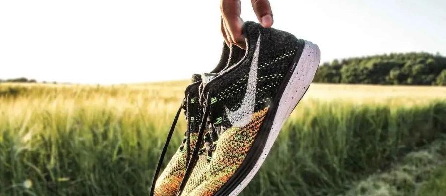 El Reino Unido da un paso al frente contra el "greenwashing" y prohíbe anuncios de Nike, Superdry y Lacoste por prácticas engañosas sobre sostenibilidad