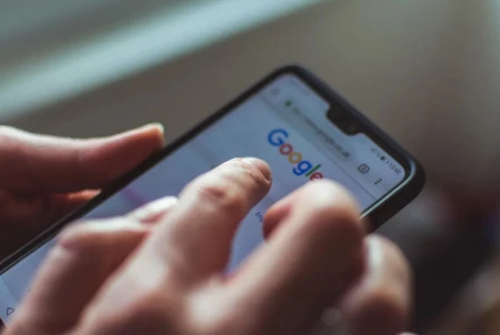 ¿Influyen directamente los factores de clasificación de google en las respuestas de la inteligencia artificial?