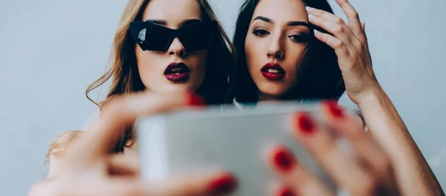El impacto de los influencers está adquiriendo dimensiones preocupantes que las marcas y las estrategias de consumo no pueden seguir ignorando