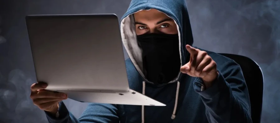 Los peligros de Diseñar una Página Web con inteligencia artificial sin visión estratégica ni supervisión humana profesional