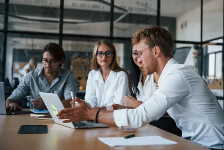 ¿Pueden la singularidad humana y las narrativas auténticas convertirse en la nueva ventaja competitiva del marketing frente a la IA?