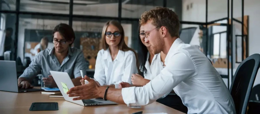 ¿Pueden la singularidad humana y las narrativas auténticas convertirse en la nueva ventaja competitiva del marketing frente a la IA?