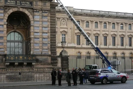 Así es como Böcker ha aprovechado de forma ingeniosa el robo de las joyas del Louvre para potenciar la visibilidad de sus servicios y marca