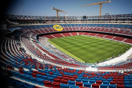 Los problemas financieros de Spotify y los retrasos del Camp Nou amenazan su histórico patrocinio con el Barça