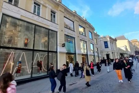 Inditex no pierden su esperanza en Rusia y protege la marca y el logotipo de Zara tres años después de su marcha del país