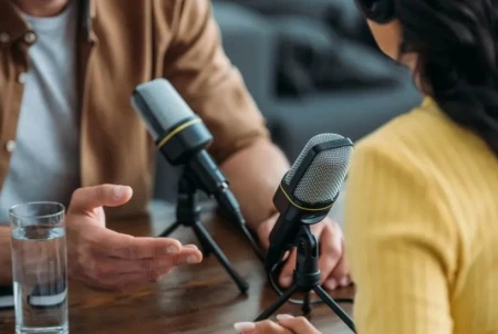 El podcast se consolida como hábito diario: 8 de cada 10 españoles escuchan podcasts, y lo convierten en un canal de confianza para las marcas