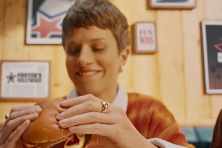 Foster’s Hollywood presenta su nuevo reposicionamiento de marca FUN WINS!