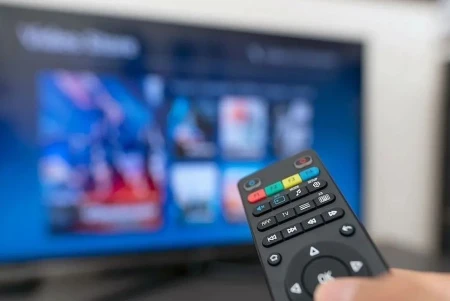 Cómo la televisión conectada está utilizando la IA para competir por la publicidad con los gigantes de la tecnología