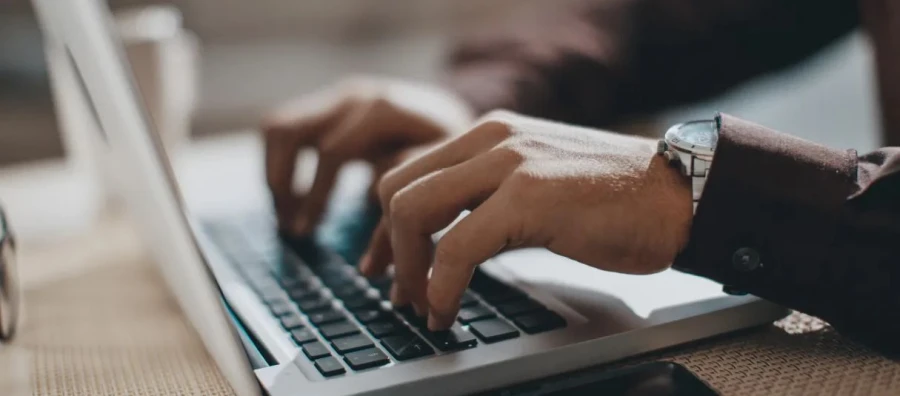 ChatGPT puede escribir cualquier cosa pero OpenAI busca 'Content Strategist' para mejorar su SEO y posicionamiento en buscadores