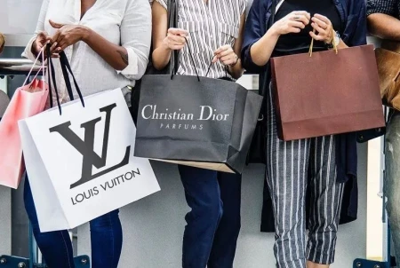 El marketing de marcas de lujo se reinventa alejándose de la ostentación visual y centrándose en la promoción del bienestar y la coherencia existencial