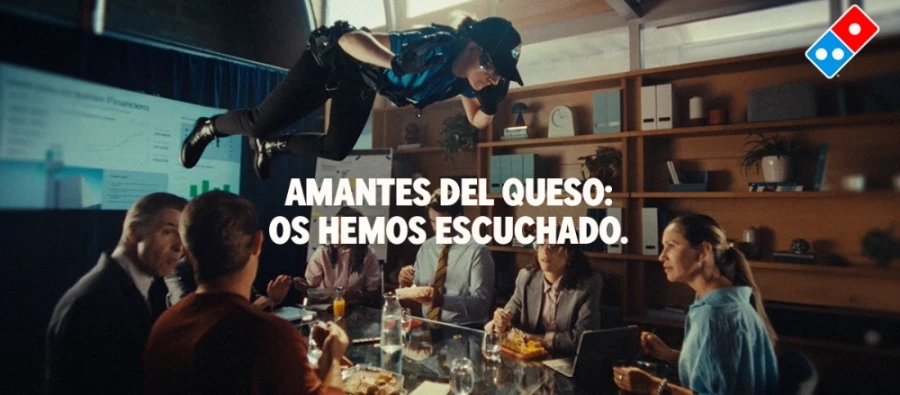 “Amantes del queso: os hemos escuchado”: Domino’s convierte a sus repartidores en espías para lanzar sus nuevas pizzas Deluxe