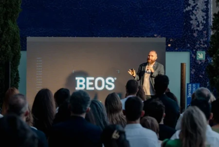 AgenciaSEO.eu celebra su 
10º aniversario presentando BEOS y BEOS Group, su nuevo ecosistema de marcas