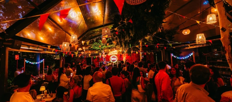 La fiesta de Lipton y La Cucaracha que alarga el verano en el centro de Madrid