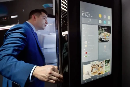 El descontento de los consumidores ante la llegada de la publicidad a los electrodomésticos premium