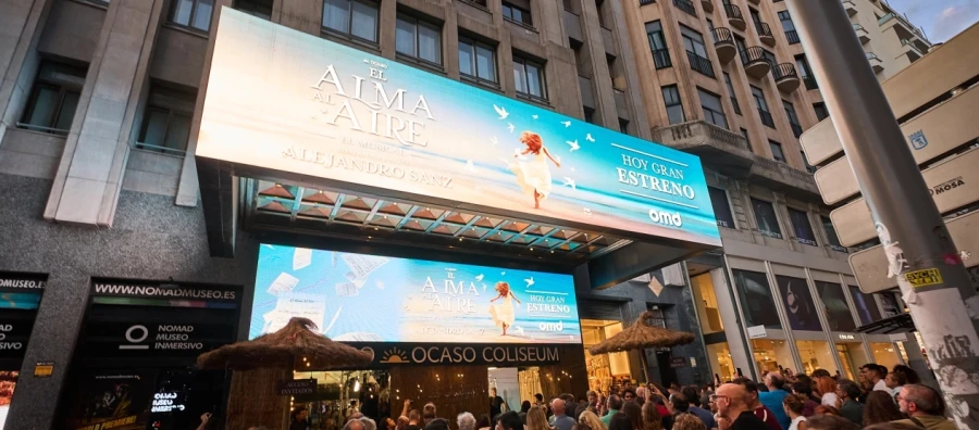 Cuando la ciudad se convierte en el anuncio: OMD lleva el universo de Alejandro Sanz a Madrid
