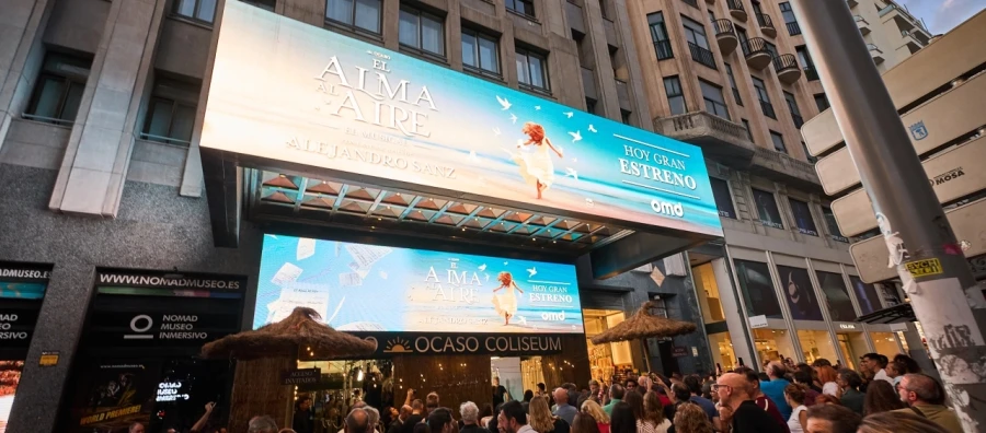 Cuando la ciudad se convierte en el anuncio: OMD lleva el universo de Alejandro Sanz a Madrid
