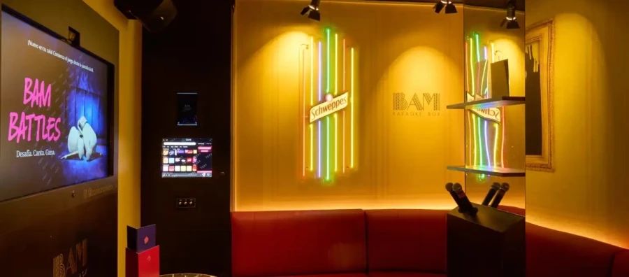 La Sala Amarilla BAM by Schweppes®, un nuevo espacio en BAM Karaoke Box inspirado en el icónico neón de la Gran Vía