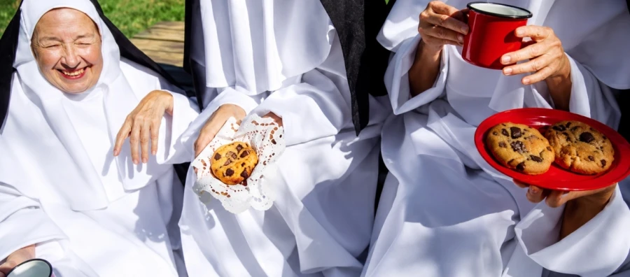 VICIO presenta su nueva cookie con una campaña inspirada en las reposteras más antiguas de la historia: las monjas