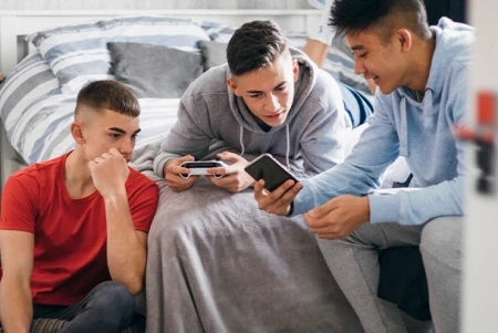 Por qué los jóvenes crean diferentes perfiles en las redes sociales para proteger su privacidad