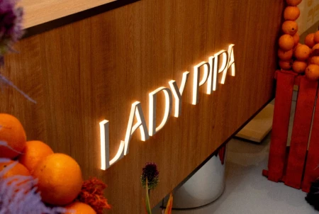 La agencia PRIOPCION coordina la exitosa inauguración de Casa Pipa para la firma Lady Pipa en Valencia