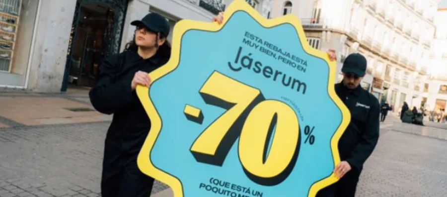 La mejor rebaja de las rebajas: La campaña de Láserum que rompe paradigmas con el street marketing
