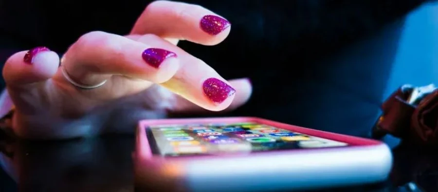 Cómo las apps modifican tu experiencia sin avisarte