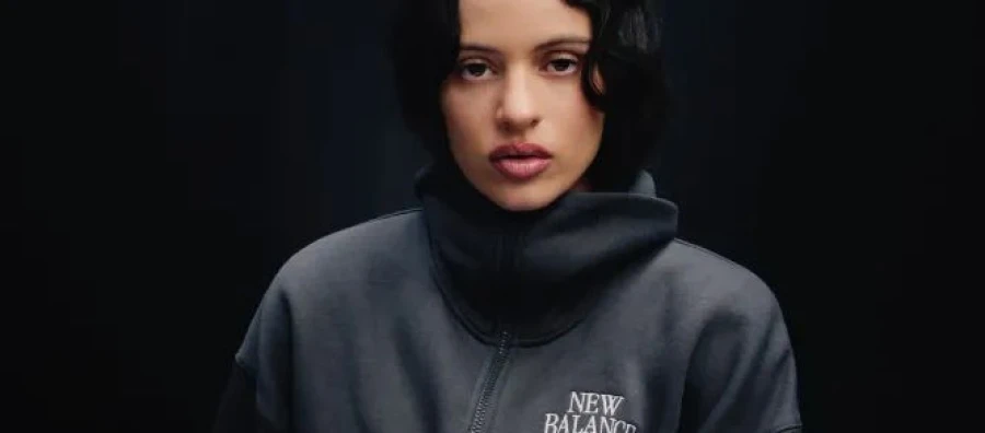 Rosalía como embajadora global de New Balance protagoniza la última campaña  del modelo 204L de la marca