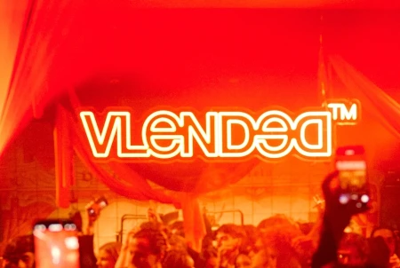 El fundador de Scalpers, el fundador de Vicio y Cayetano López Llobet, de mondo Lirondo, invierten en Vlended, el movimiento cultural que está redefiniendo el entretenimiento experiencial