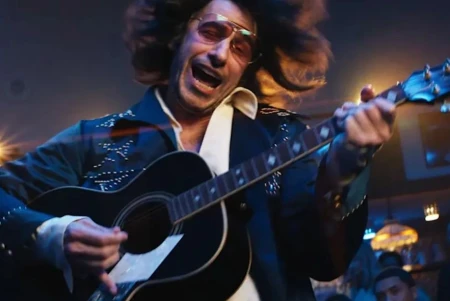 Los anuncios de la Super Bowl actúan ya como señales de prestigio que legitima campañas digitales de semanas de duración