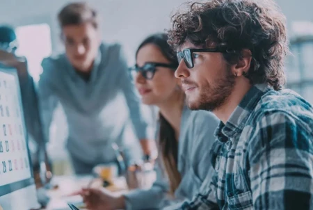 Las agencias de medios y creativas alertan de un déficit crítico de talento estratégico en plena transformación por la IA