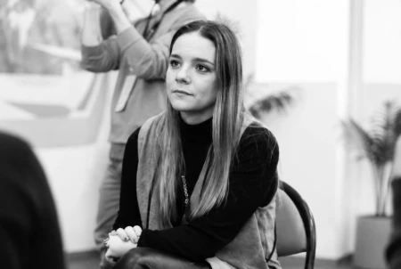 Entrevista a Alejandra Salleras, CMO de NeoAttack: Liderazgo, estrategia y el arte de posicionar marcas en la cima digital.