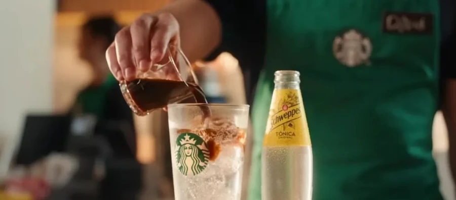 Starbucks y Schweppes pone ne marcha su campaña publicitaria para el lanzamiento de Coffee Tonic, la nueva bebida del ocio diurno