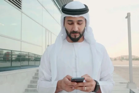 Multas millonarias para anunciantes en los Emiratos Árabes por promociones sin licencia ni permiso en redes sociales
