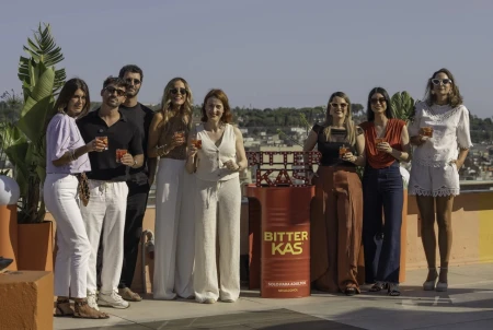 La nueva campaña de Bitter KAS promueve las conexiones reales en la hostelería