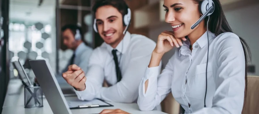 Por qué los consumidores siguen prefiriendo el contacto humano en la atención al cliente frente al avance de la inteligencia artificial