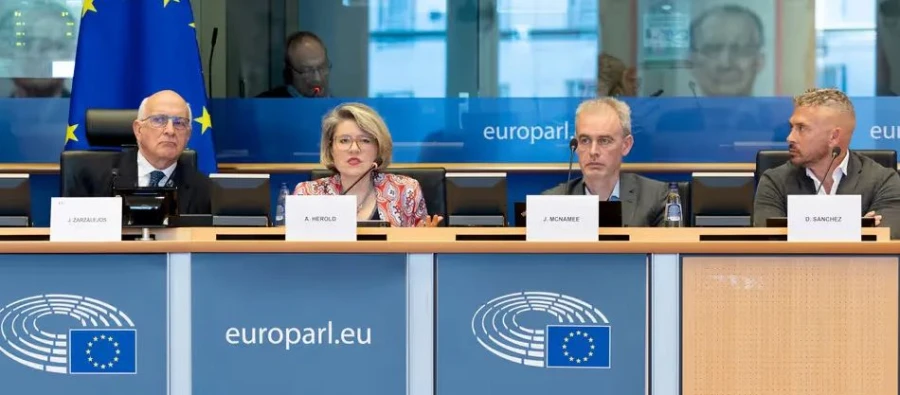 El Parlamento Europeo analiza cómo la IA afecta al consumo de información y su impacto en los medios de comunicación