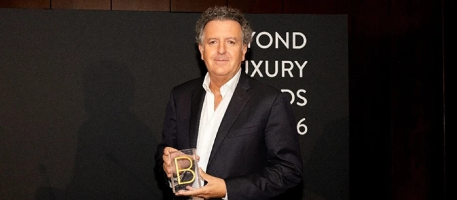 Azure Beach & Pool, de METT Marbella – Estepona, reconocido con el premio a la Mejor Piscina de Hotel en los Beyond Luxury Awards 2026